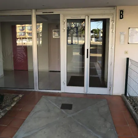 With Swimming Pool Close To The Beaches Daire